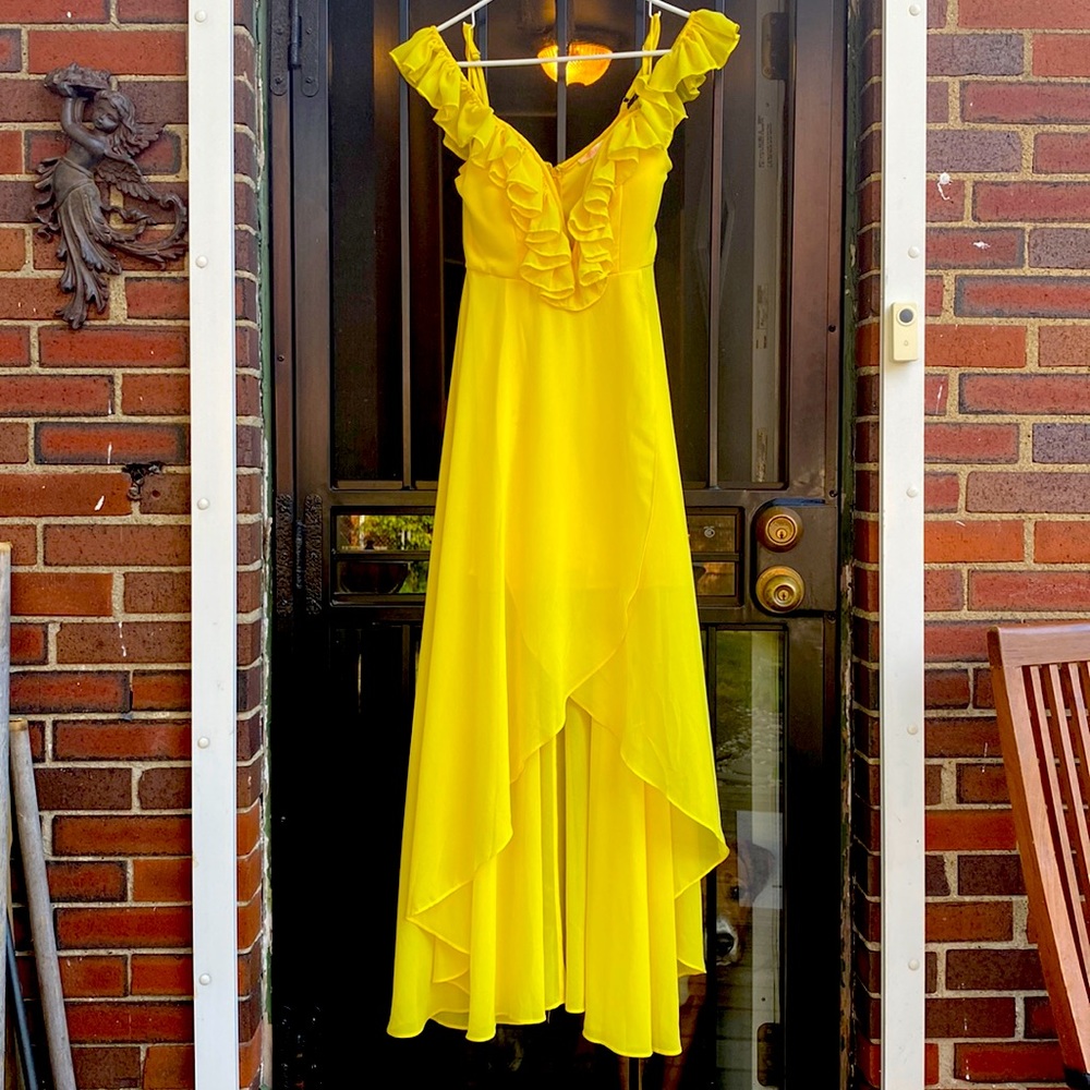 Stunning yellow - sz M -Luxxel off the shoulder dress.